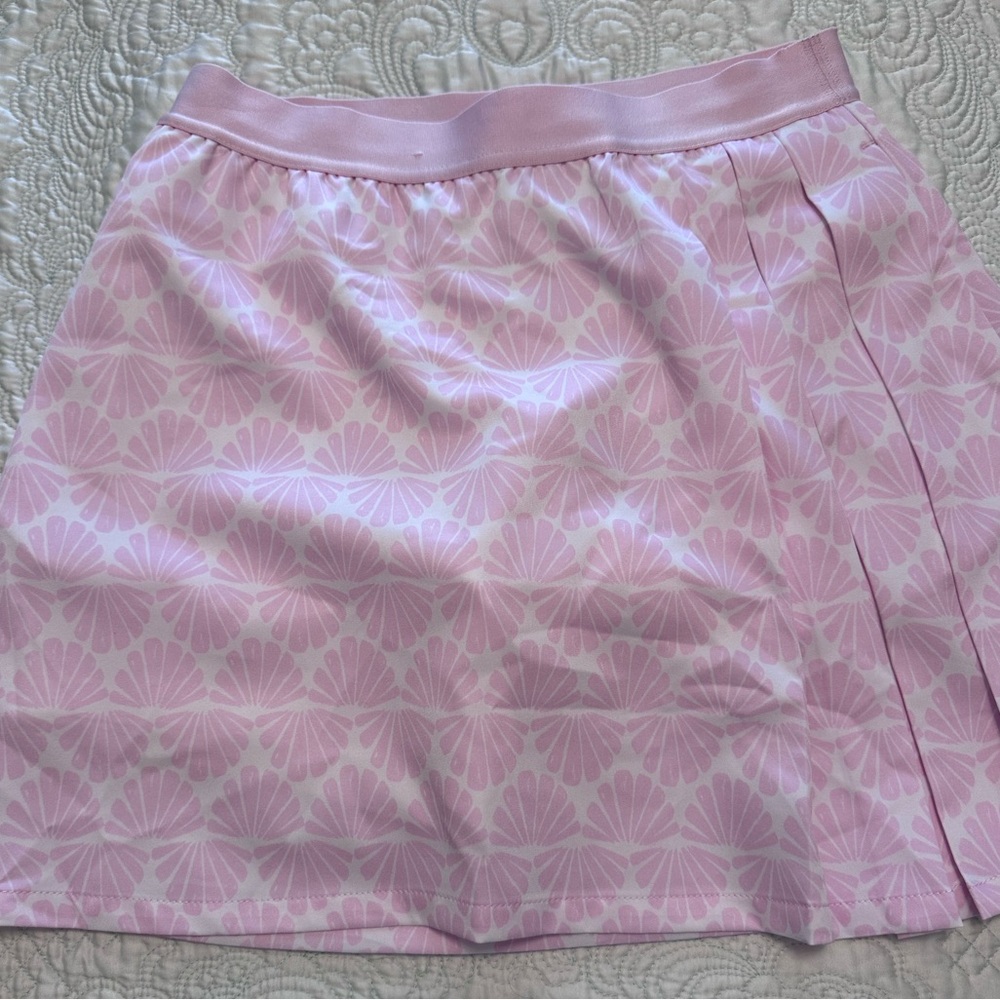 New without tags
Pink/white, front pleats on one side
Size XS

Smoke free home